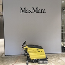 Химчистка ковров в магазине Max Mara